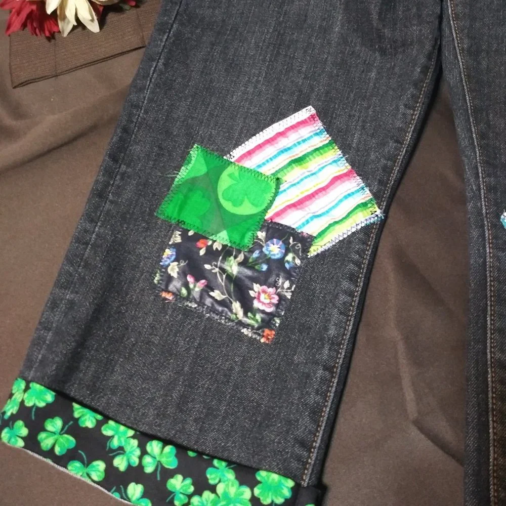 410 jeaniemade Size 12 Gap Patchwork Capris - Picture 3 of 4